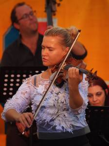 Mari Samuelsen and the 12 Ensemble